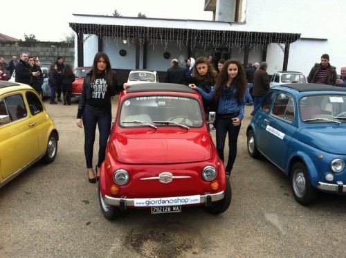 Fiat 500 Nuova and pretty girls