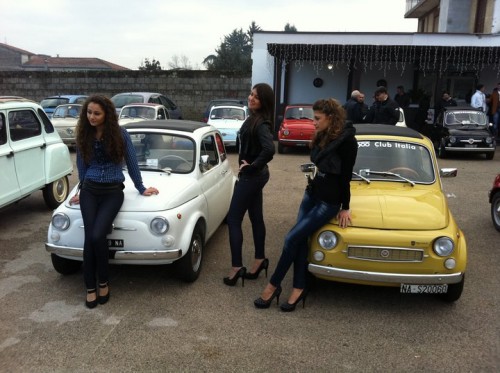 Fiat 500 Nuova and girls
